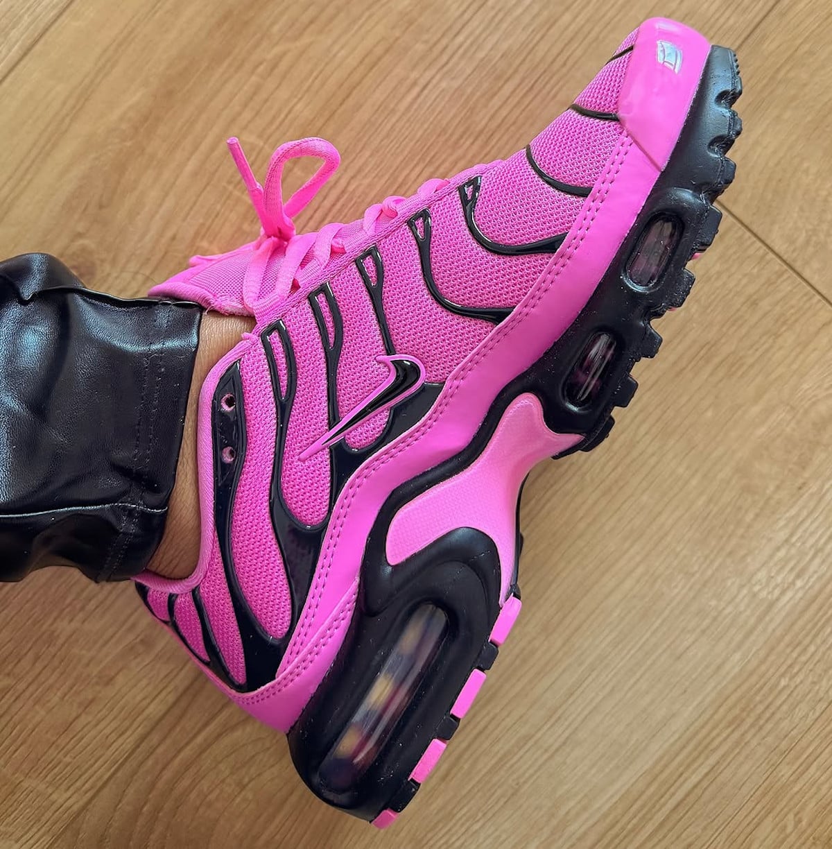 Nike Air Max Plus SE Playful Pink mesh rose on feet HJ9743-601