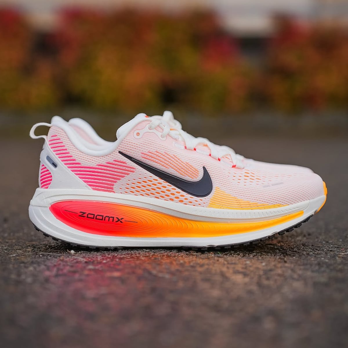 Nike Vomero 18 Sail Bright Crimson Laser Orange HM6804-100