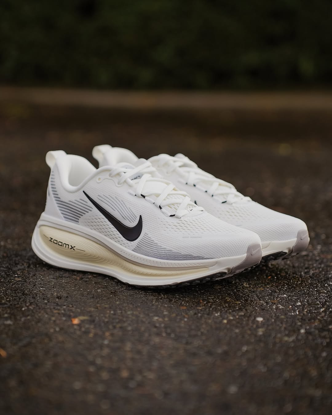 Nike Vomero 18 White Coconut Milk blanche et noire HM6803-101