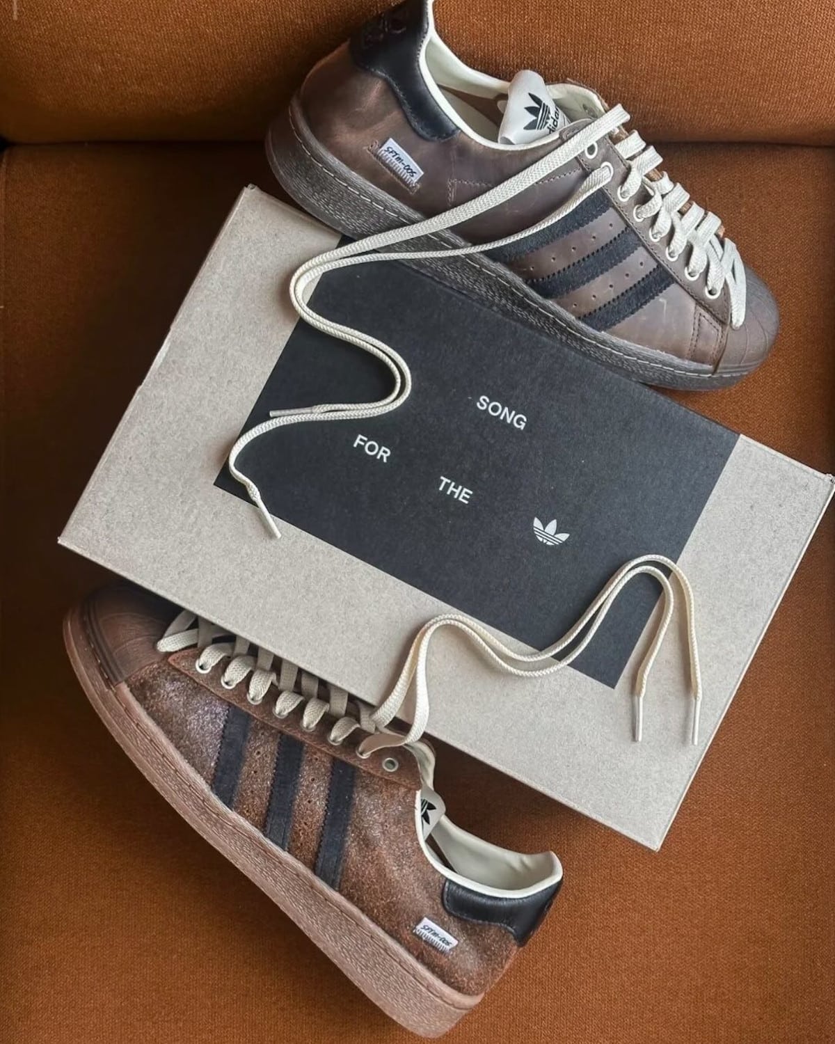 adidas Superstar 82 en daim marron (2)