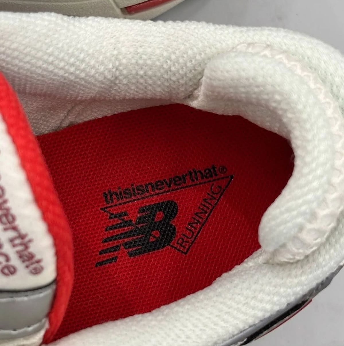 aperçu chaussure New Balance 1000 Silver Red M1000TI (6)