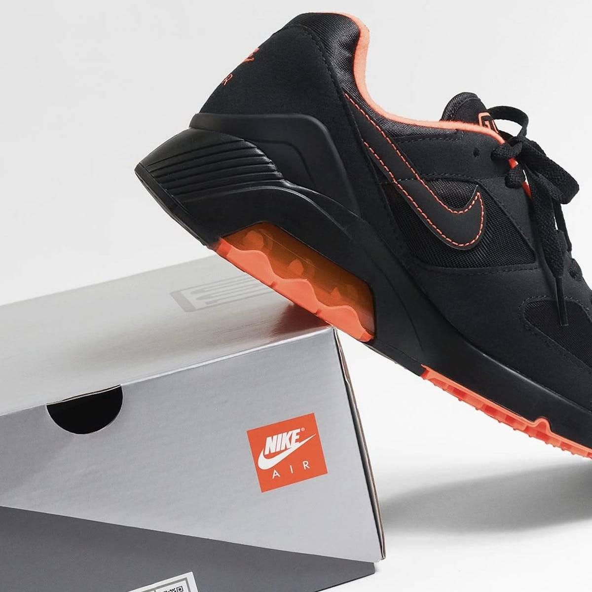 Nike Air Max 180 noire et orange FJ9259-002 (3)